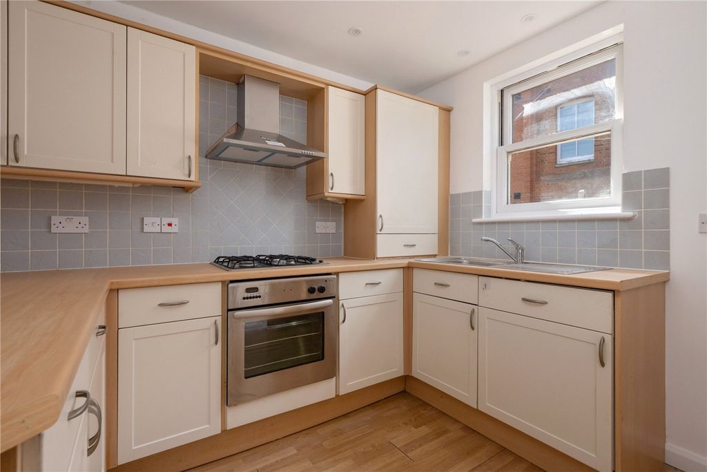 Property photo 2 of 19 Picture No. 14