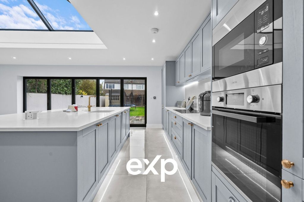 Property photo 2 of 33