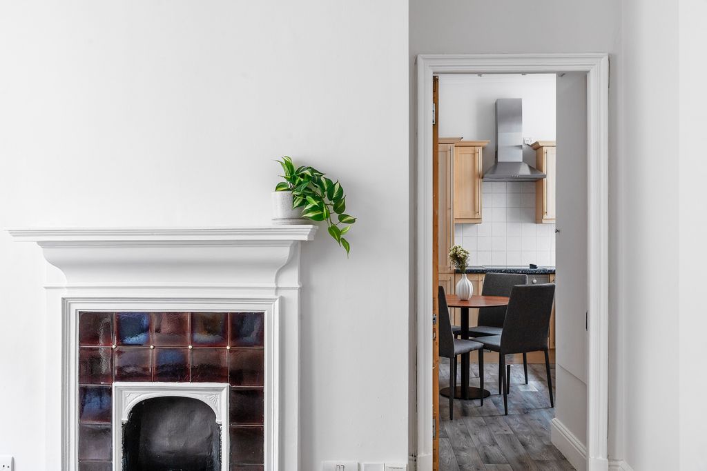 Property photo 3 of 10 Charing_Cross_Mansions_08