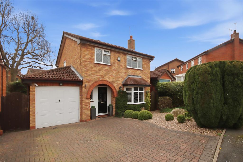 Property photo 1 of 19 Front