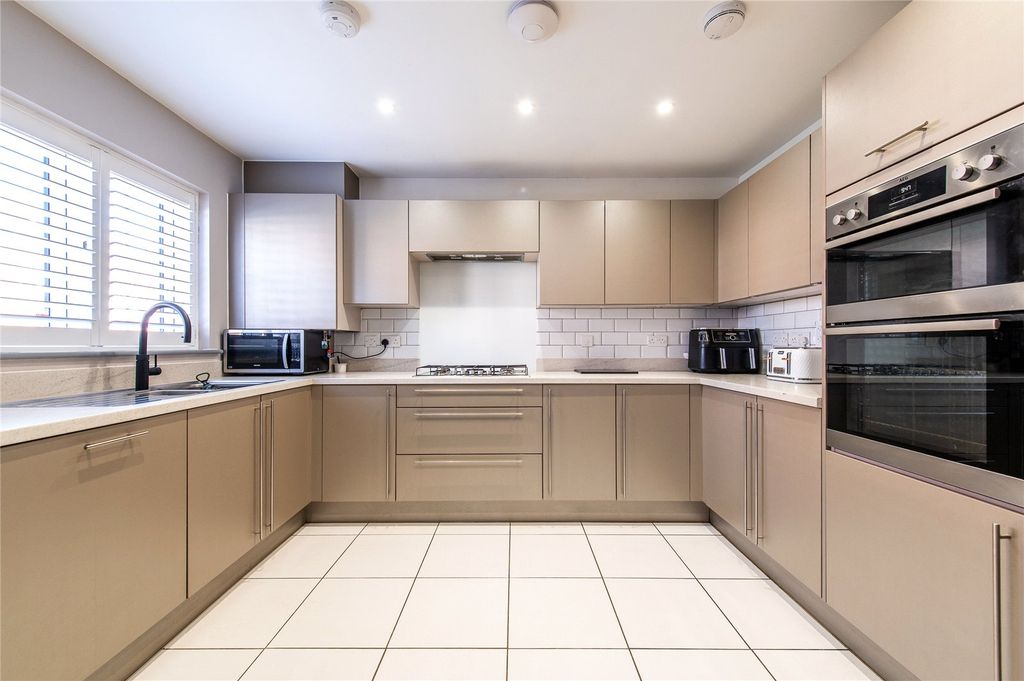 Property photo 3 of 28 Kitchen