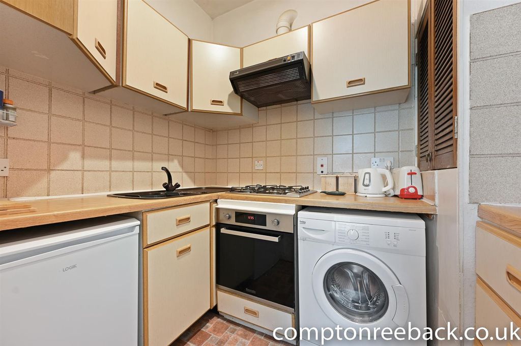 Property photo 2 of 9 Kitchen