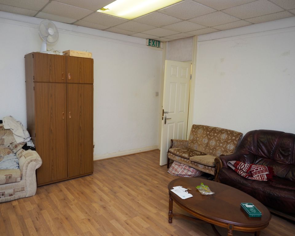 Property photo 3 of 23 Lounge