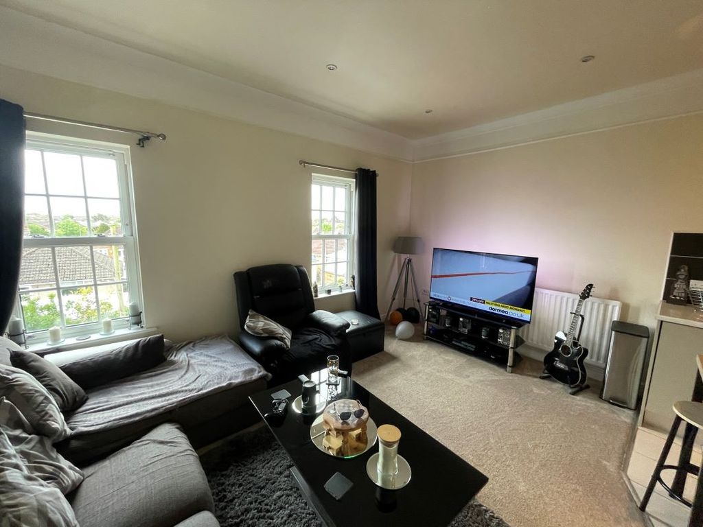Property photo 3 of 12