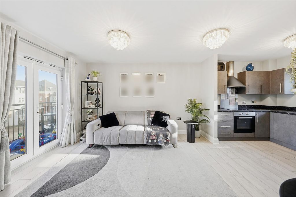 Property photo 2 of 21 Photos (15).Jpg