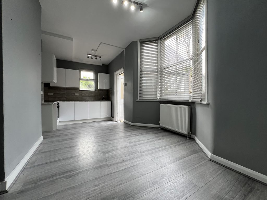 Property photo 2 of 10 Photo 8