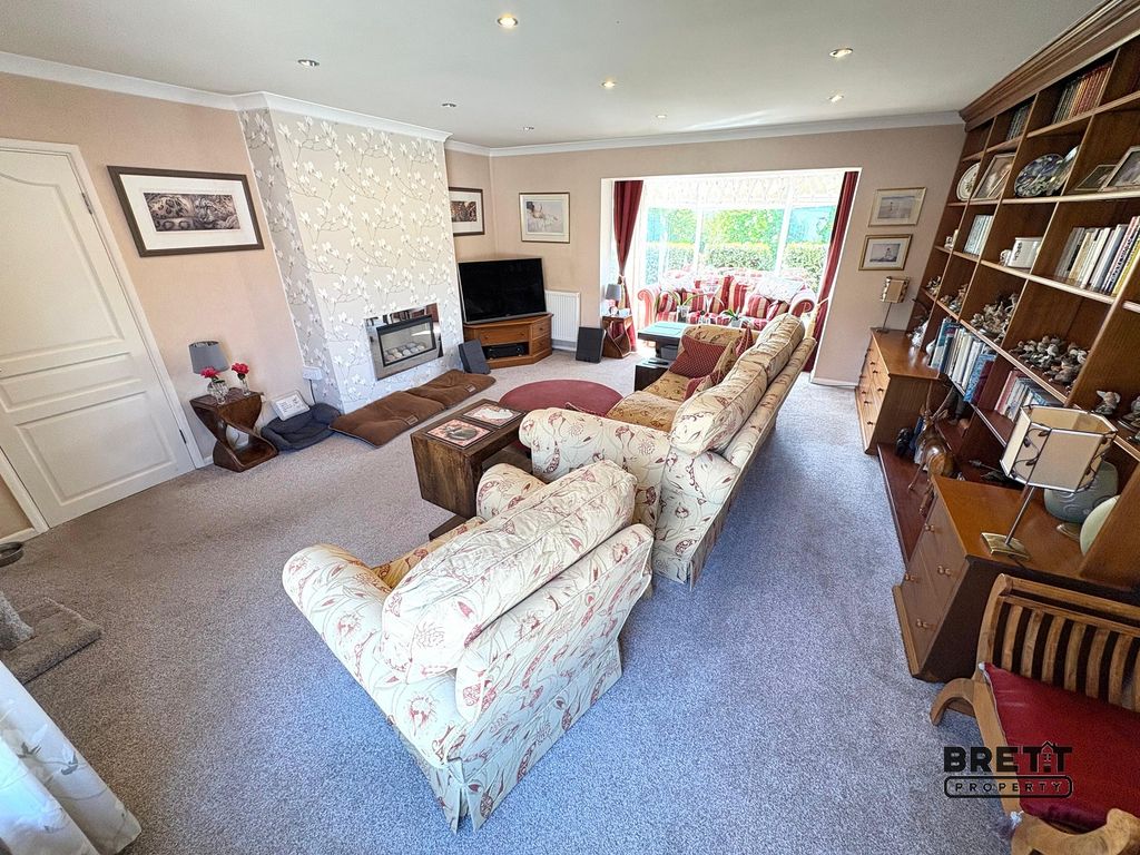 Property photo 3 of 14 Living Room