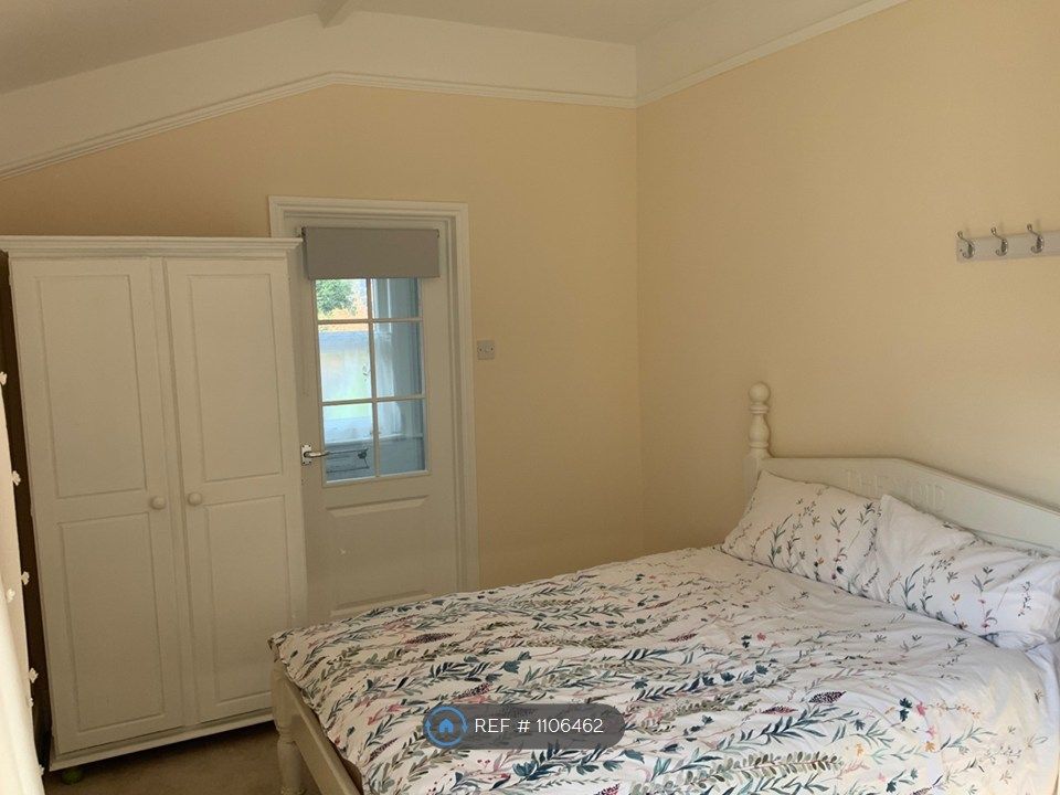 Property photo 3 of 29 Ensuite Bedroom