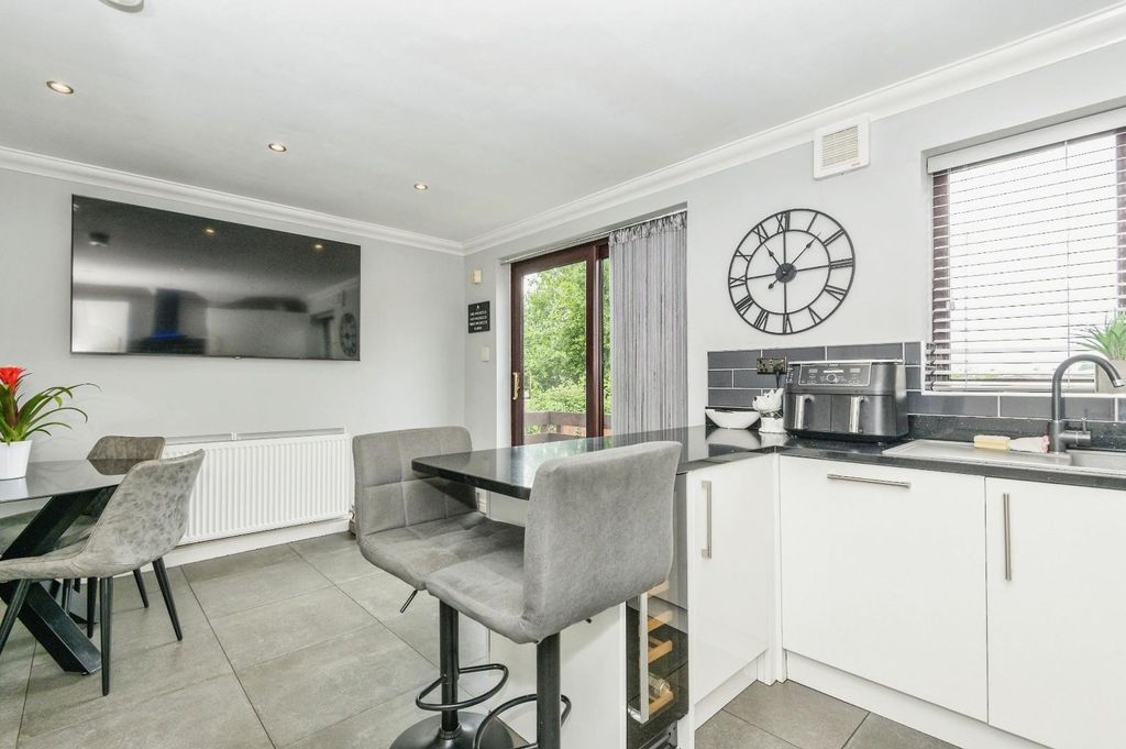 Property photo 2 of 20 Kitchen/Diner