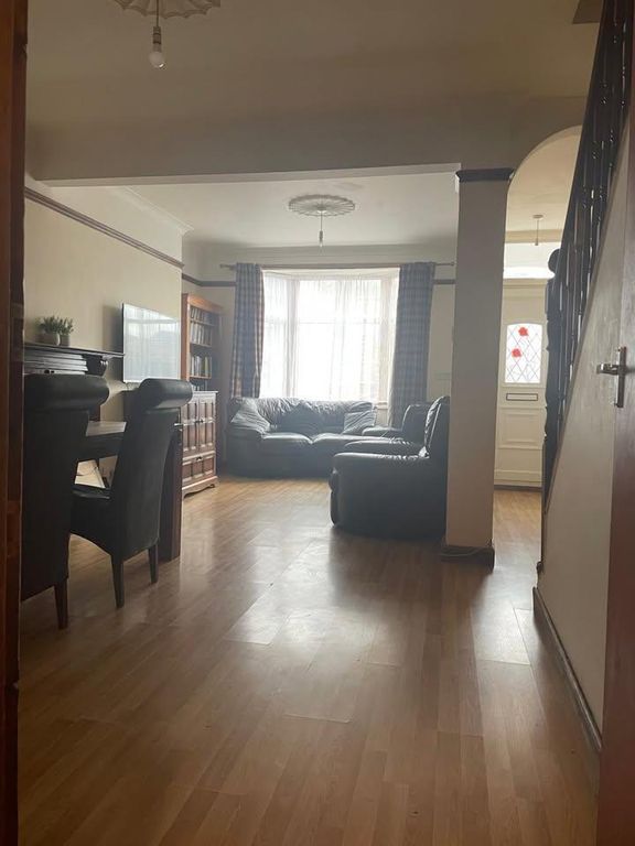 Property photo 2 of 11