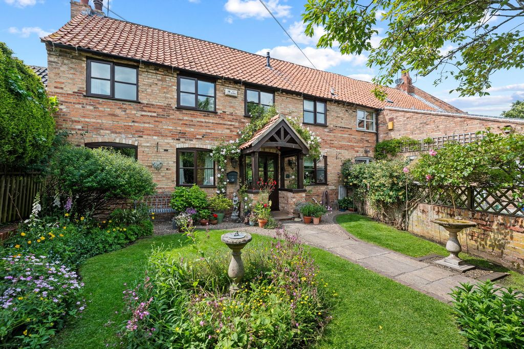 Property photo 1 of 27