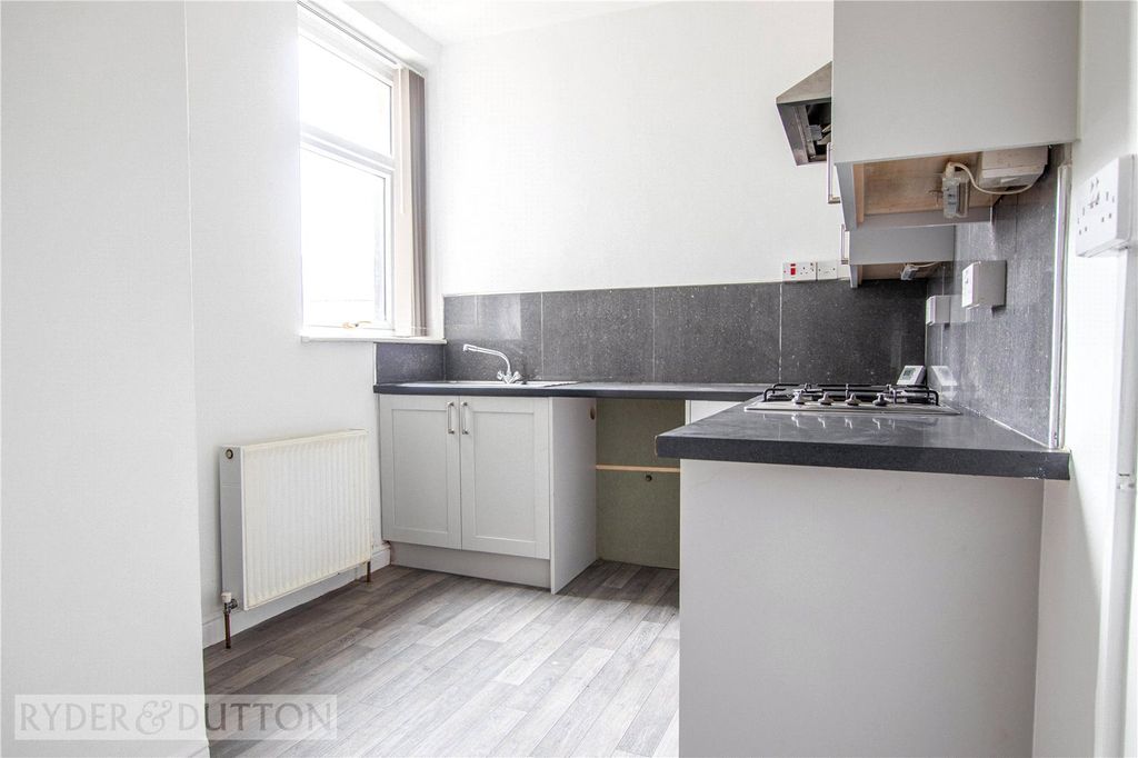 Property photo 3 of 10 Kitchen