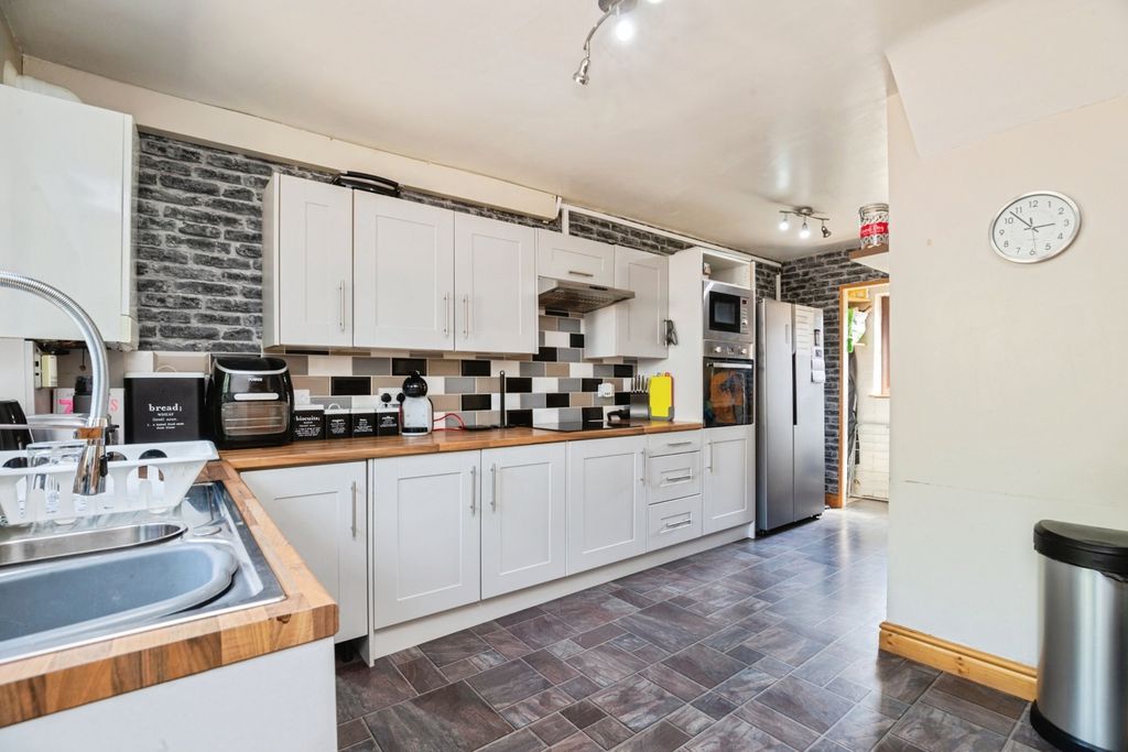 Property photo 3 of 13 Kitchen