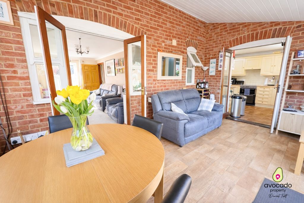 Property photo 3 of 19 4988765