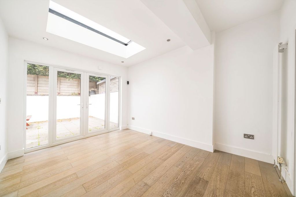 Property photo 1 of 5
