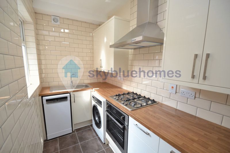 Property photo 1 of 8 Photo 4