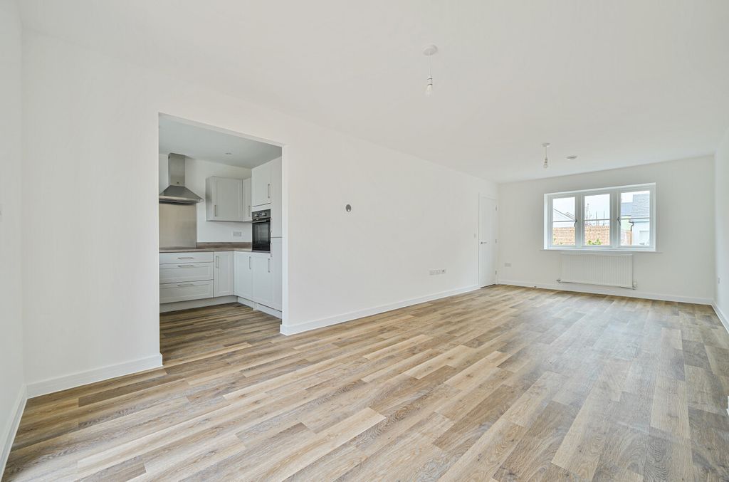 Property photo 3 of 18 1435033-8-69cc0ee...