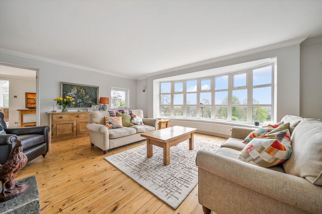 Property photo 3 of 19 Image