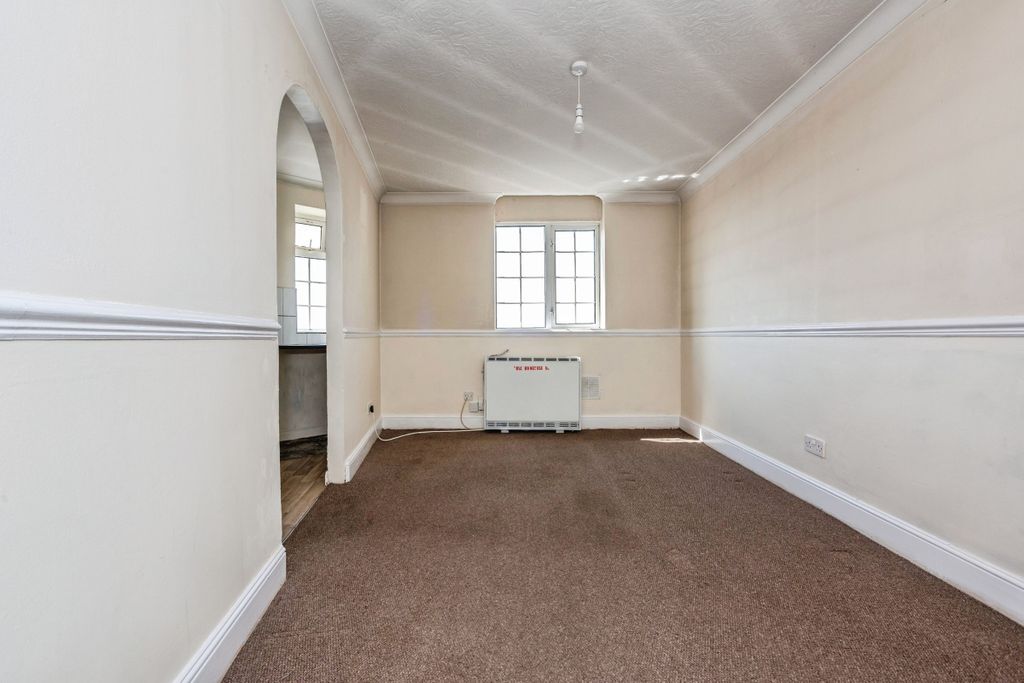 Property photo 2 of 11 3bbc80Fd3c21F011998A7c1E52029767