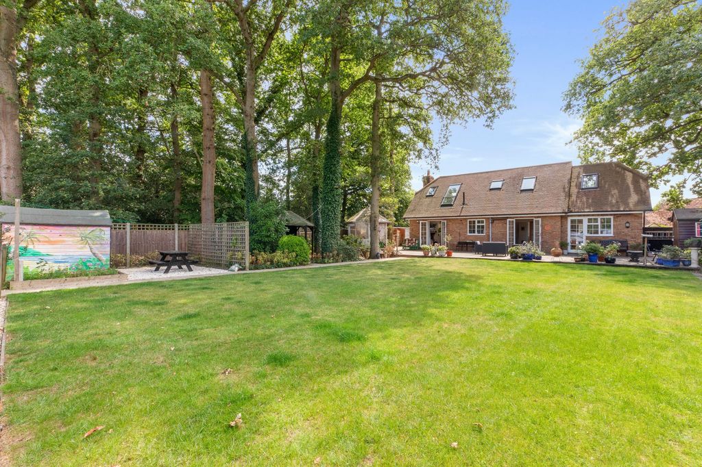 Property photo 2 of 20