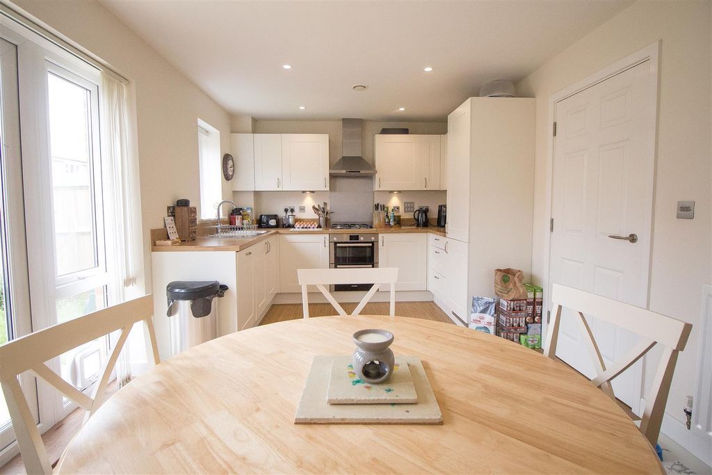 Property photo 2 of 10 George Av Kit.Jpg