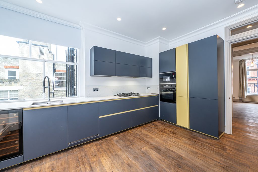 Property photo 3 of 12