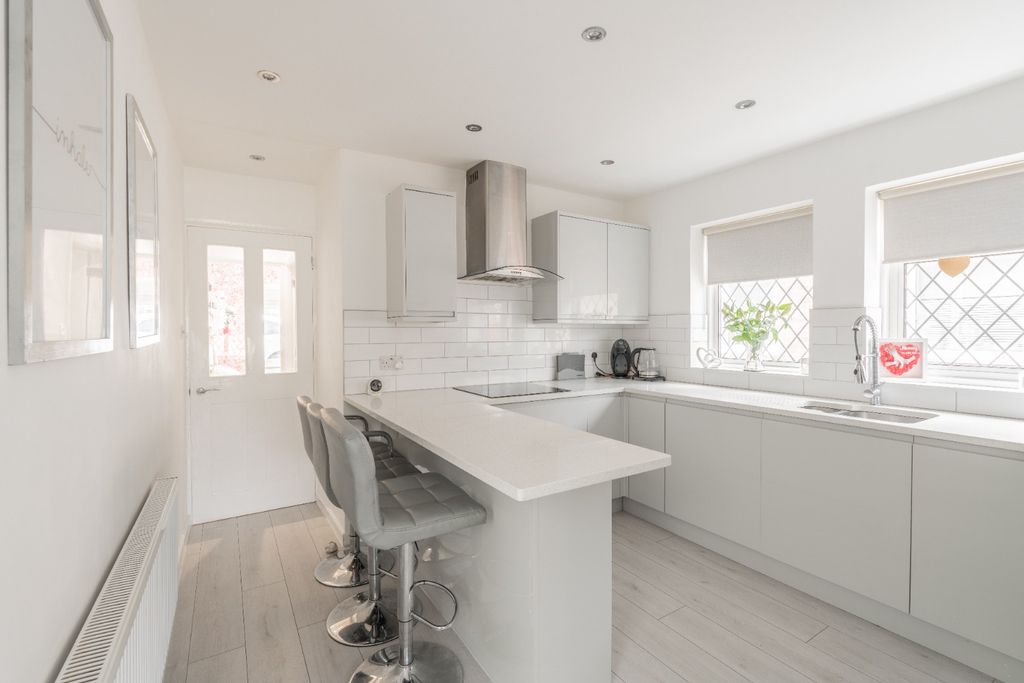 Property photo 2 of 16 5029702