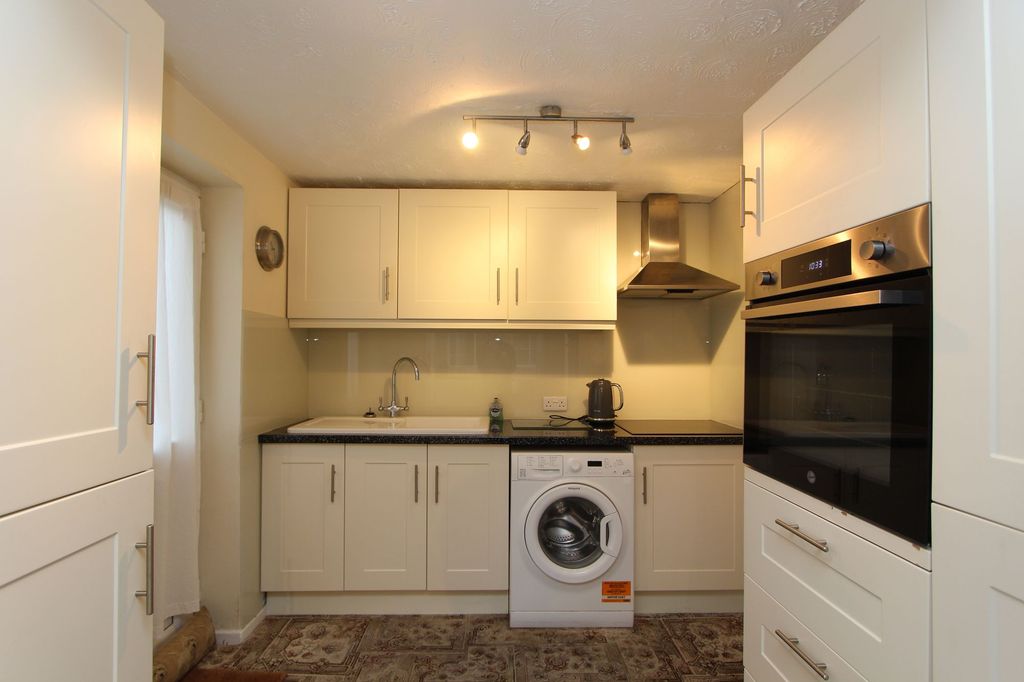 Property photo 3 of 14 Breakfast Kitchen