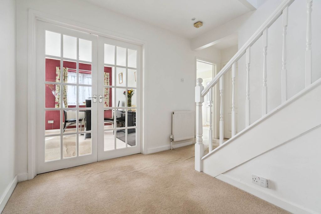 Property photo 2 of 19