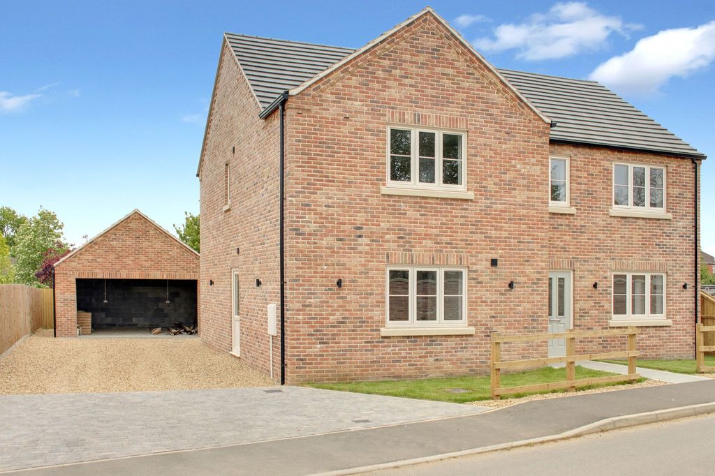 Property photo 1 of 33