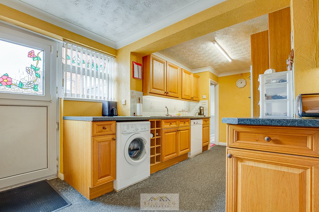 Property photo 2 of 28 Kitchen 1.4