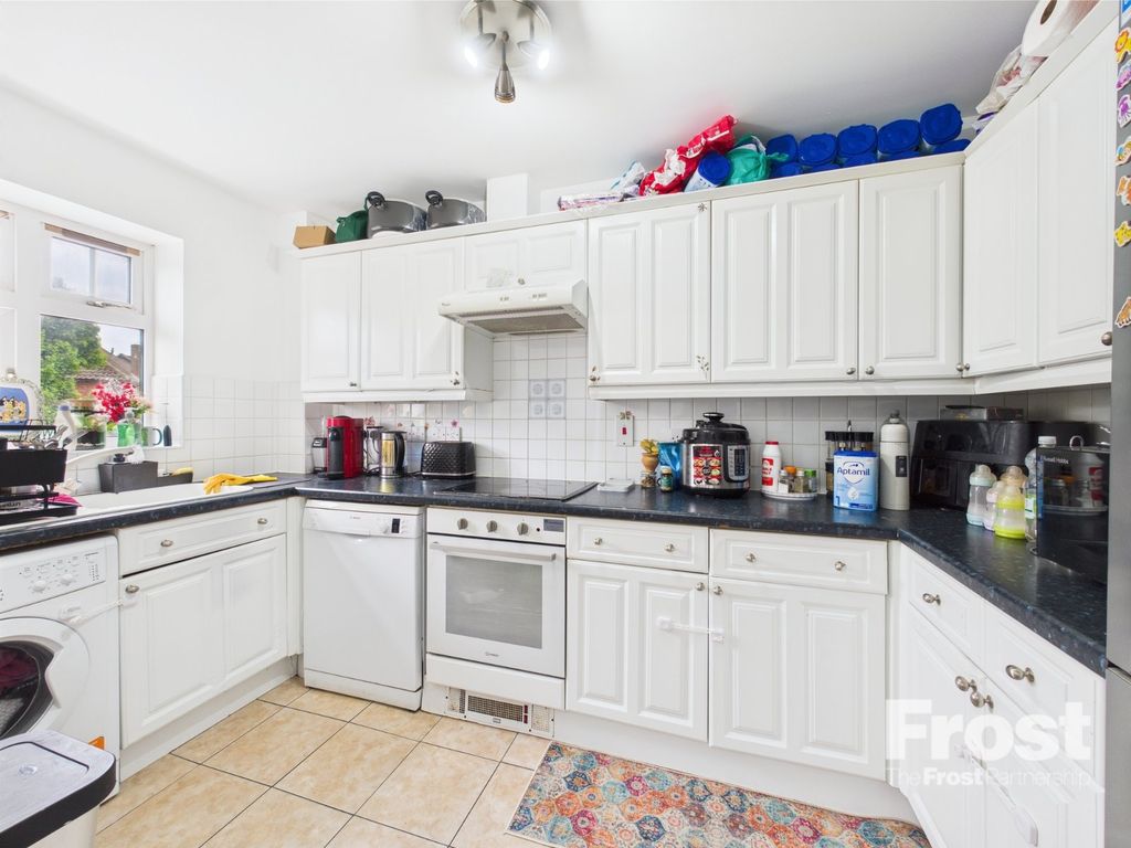 Property photo 3 of 12 Kitchen