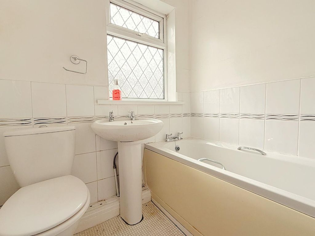 Property photo 2 of 12 Bathroom
