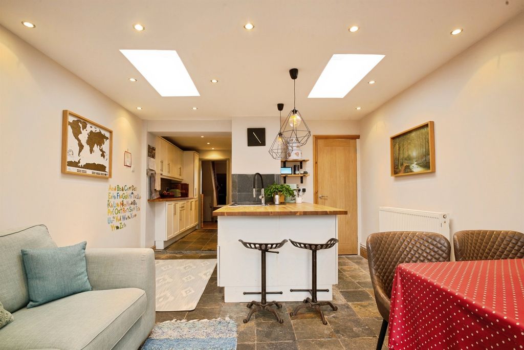 Property photo 3 of 25