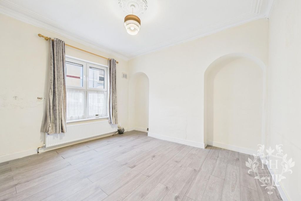 Property photo 2 of 6 Cam01415G0-Pr0468-Still003.Jpg