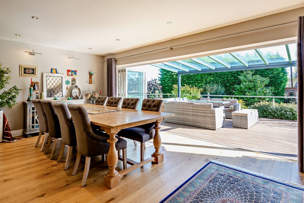 Property photo 3 of 23 Indoor Outdoor Flow
