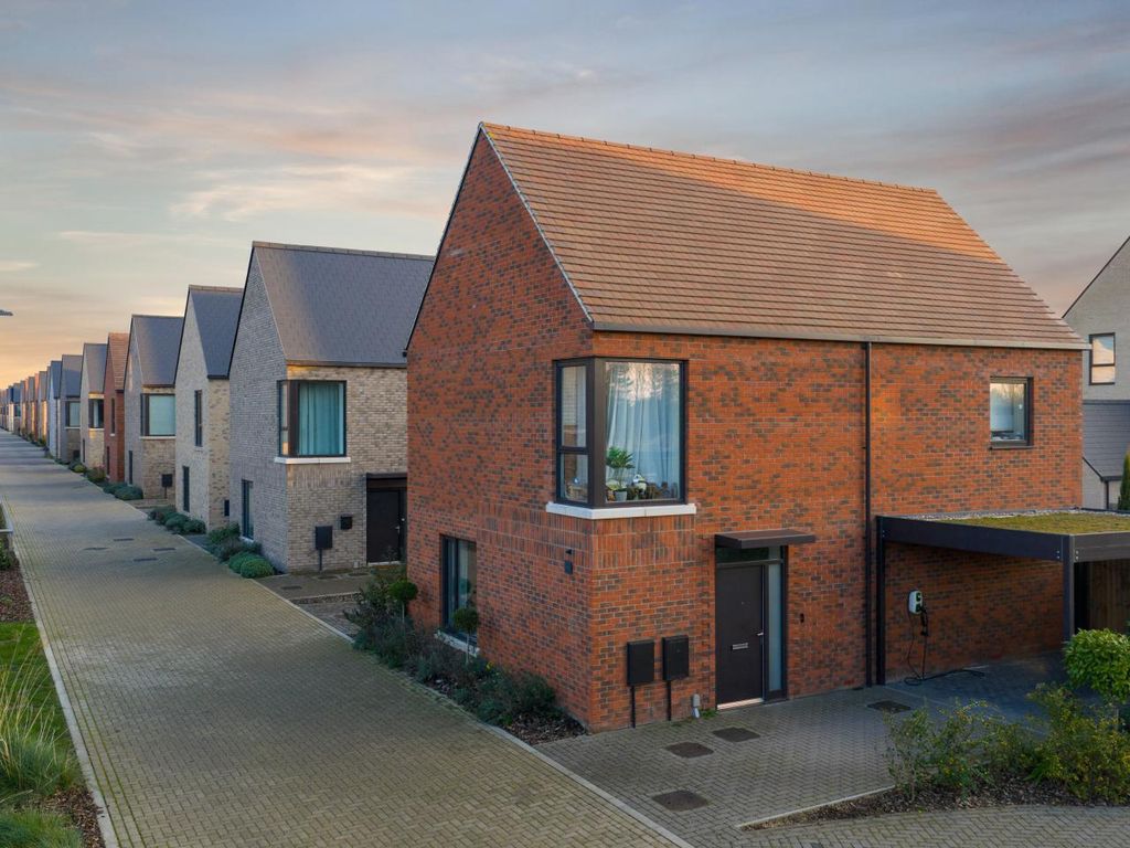 Property photo 1 of 9 The Oak, Number 336