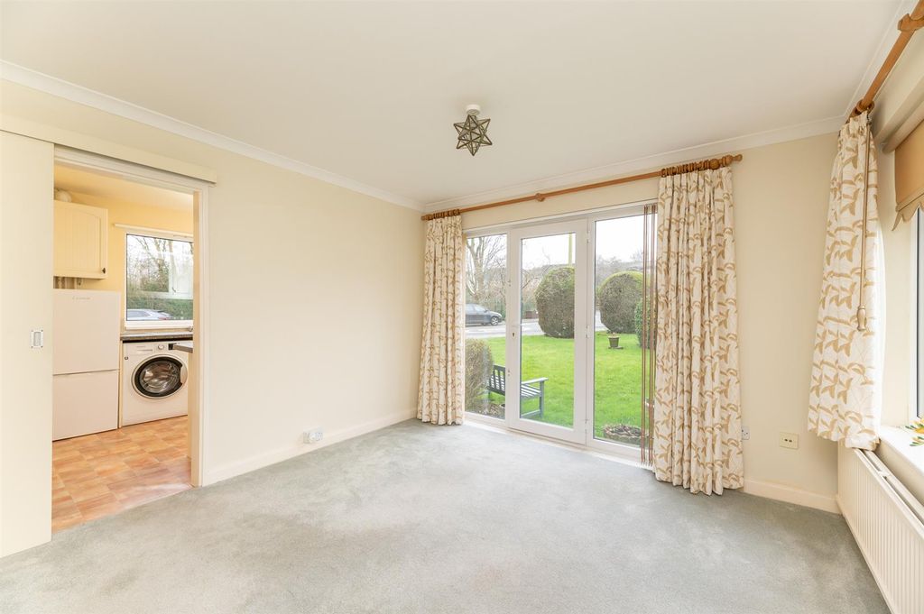 Property photo 2 of 21 Sitting Room