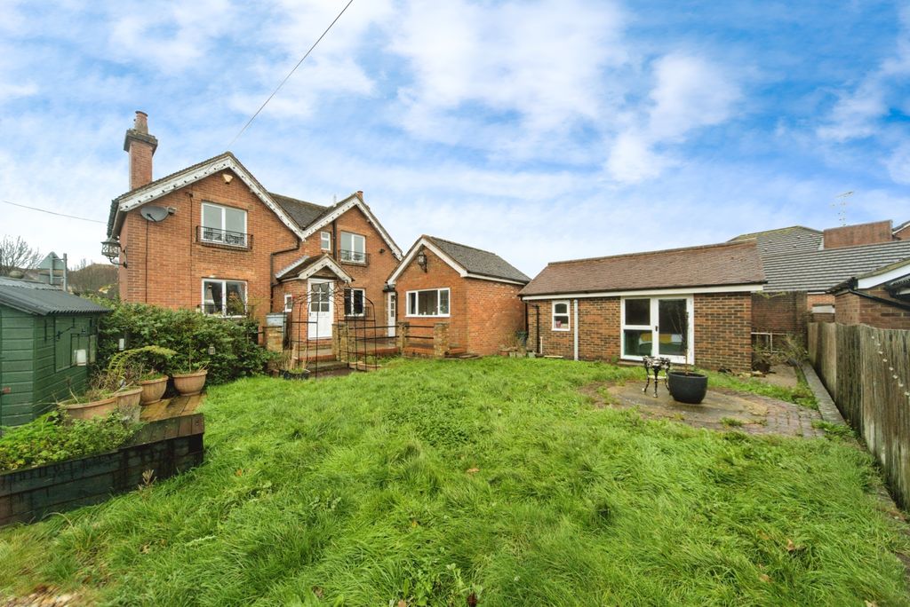 Property photo 1 of 32