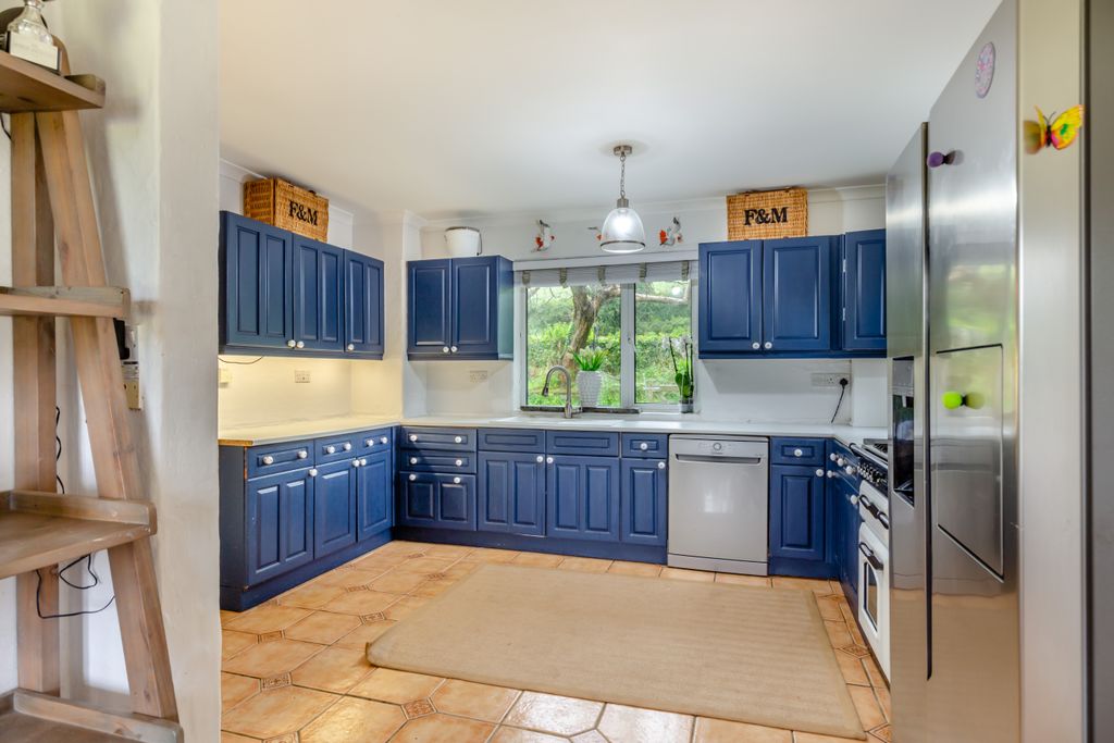 Property photo 3 of 14