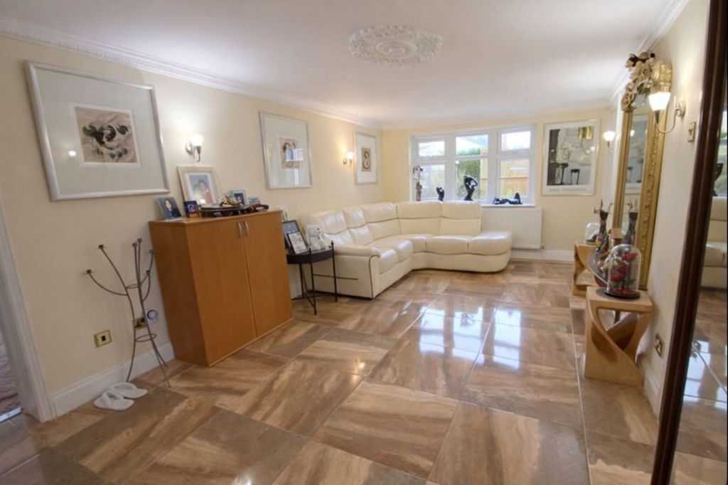 Property photo 3 of 43
