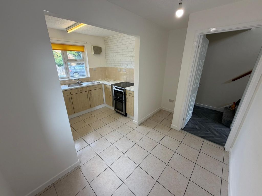 Property photo 2 of 8 Kitchen
