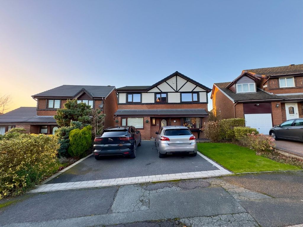 Property photo 1 of 42 Main Photo, Clockhouse Grove, Burnley, 5 Bedroom D