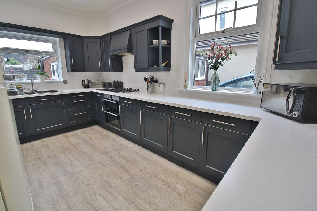 Property photo 2 of 31