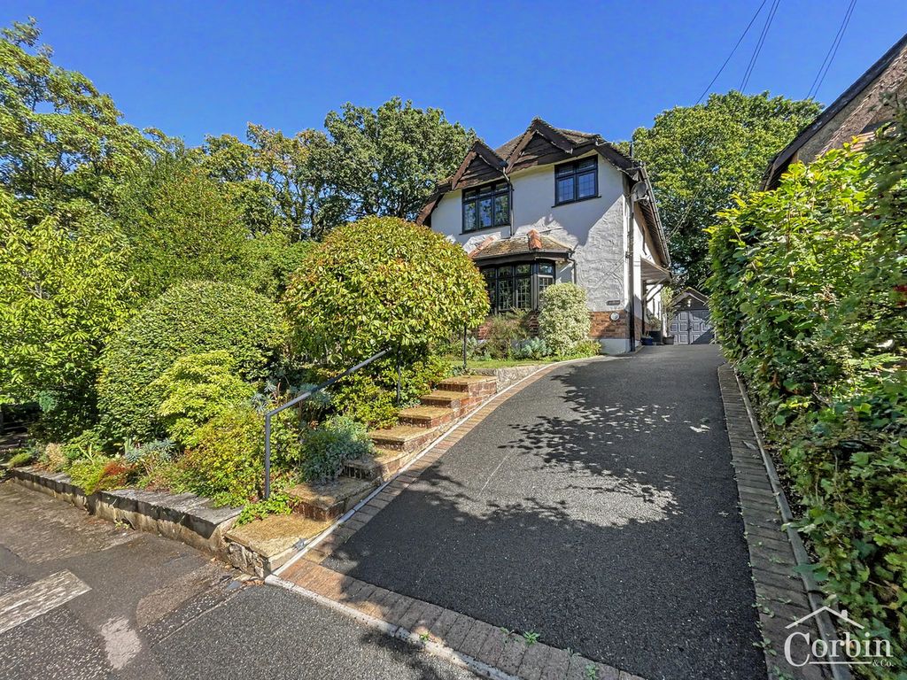 Property photo 1 of 18