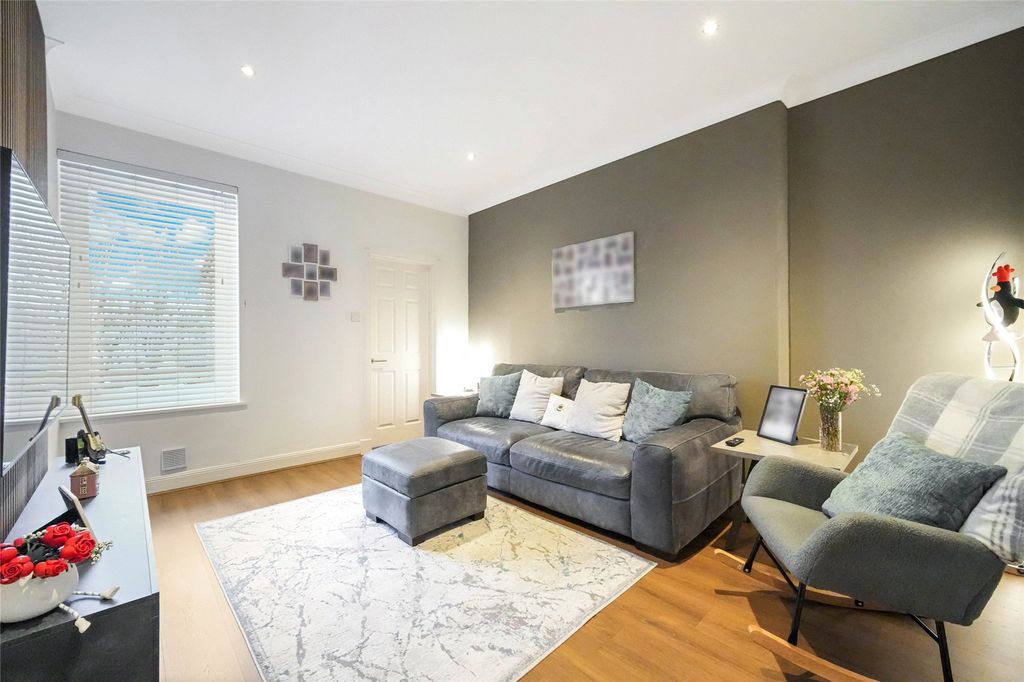 Property photo 2 of 20 Living Room