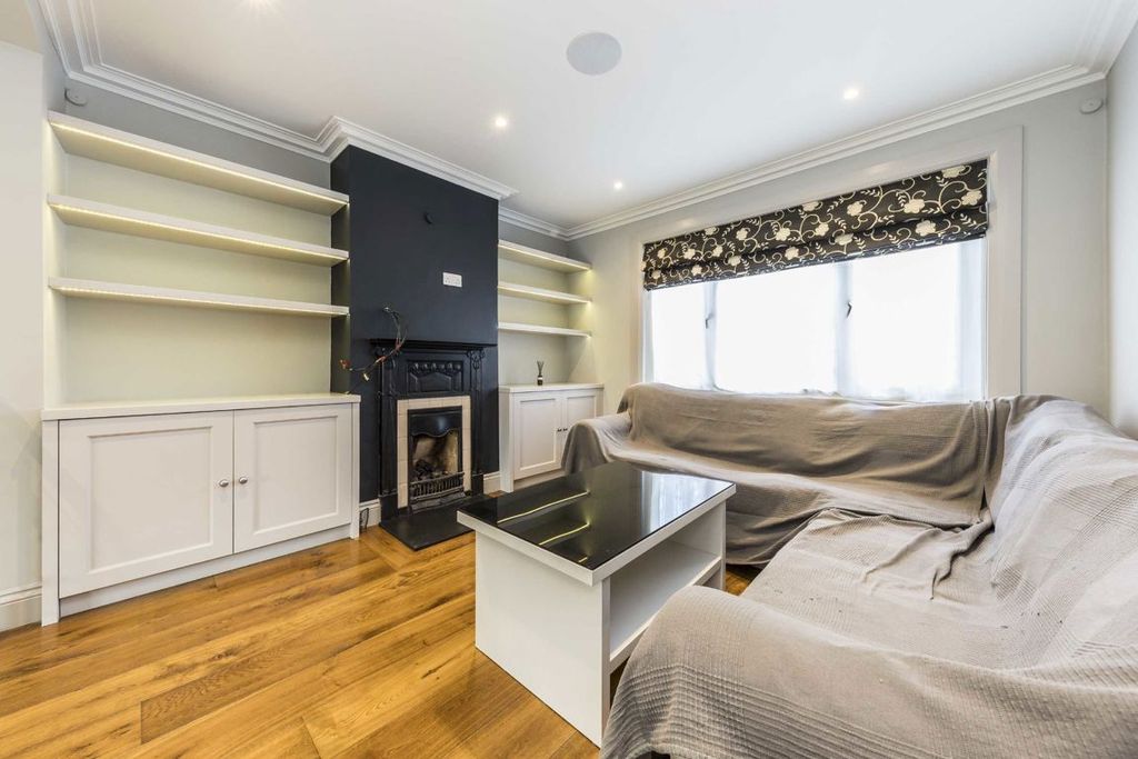 Property photo 2 of 8