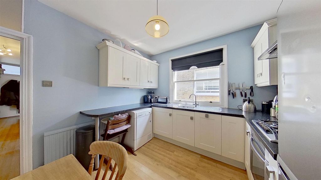 Property photo 2 of 11 Treport-Street-Earlsfield-Sw18-06252026_221551.Jpg