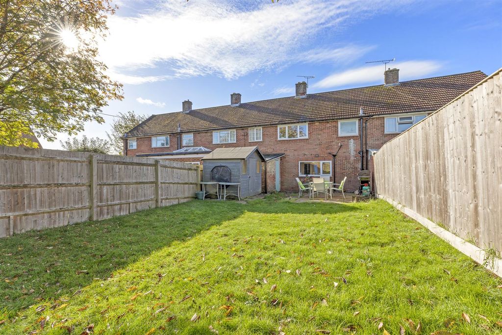 Property photo 3 of 13 27 Rugwood Road, Hp10 9Ha-11.Jpg