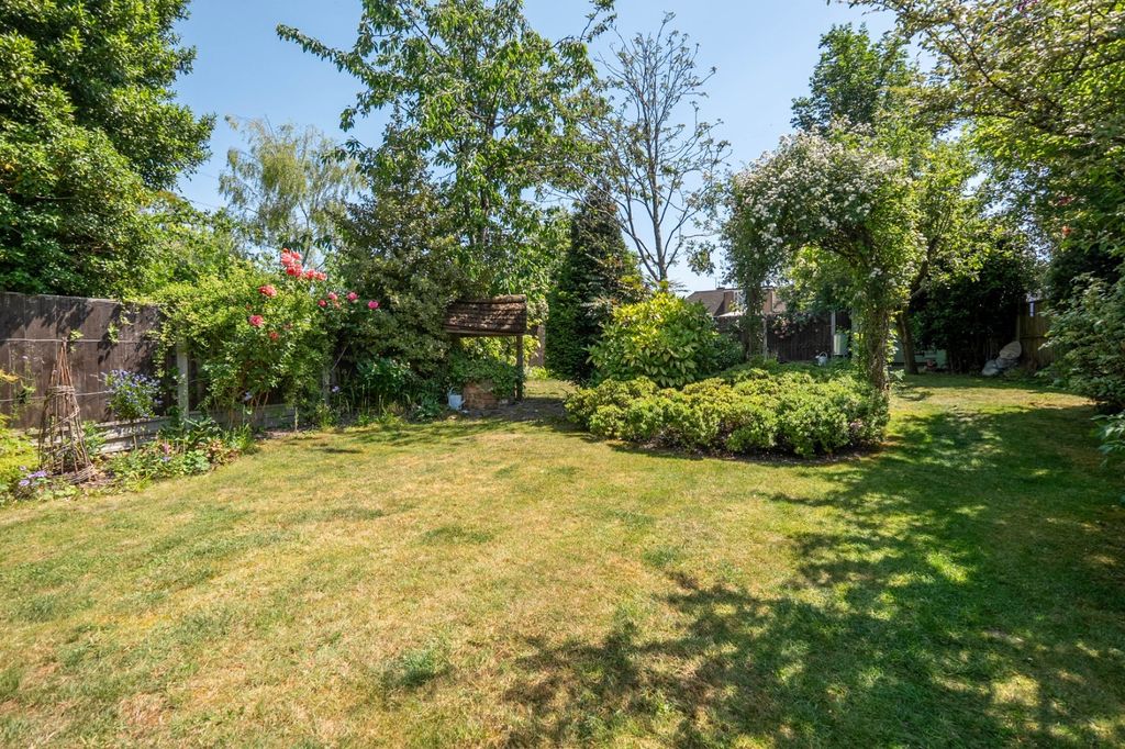 Additional image 21 of 3 bed semi-detached house for saleBarton Avenue, Dunstable, Bedfordshire LU5